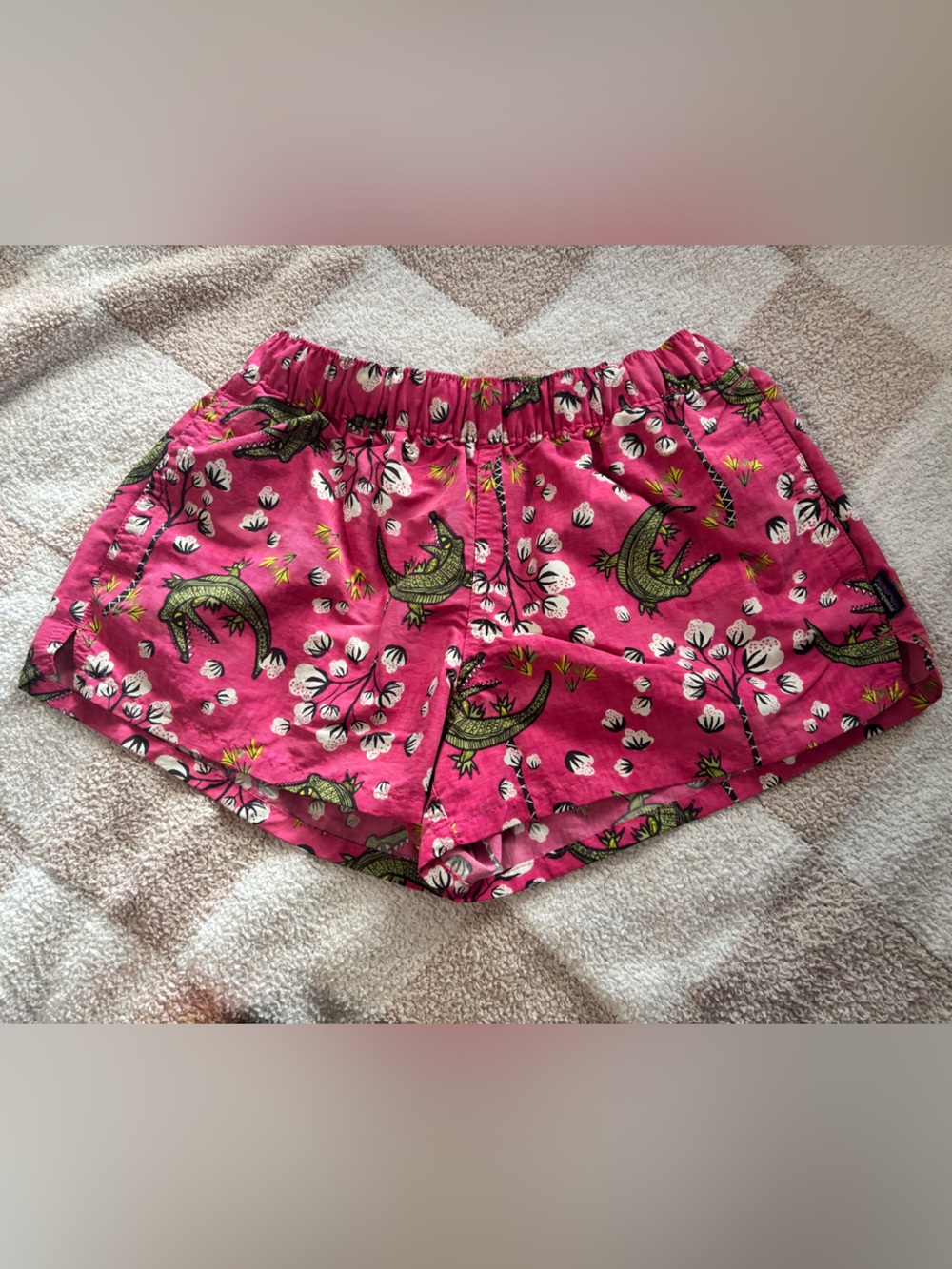rare vintage patagonia baggies lined shorts pink gators after dark XS
